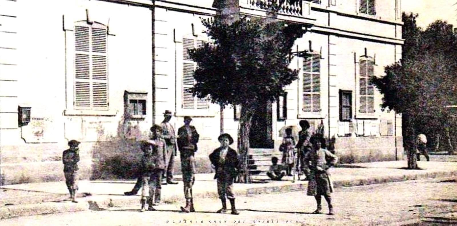 1530- Perregaux - La Mairie2.jpg